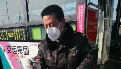 公交车成山中村民“快递专线“ 赢得村民赞许