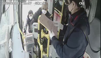 公交女司機獲家人書信鼓勵 “巾幗”服務為乘客送溫暖