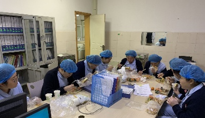 这名即墨护士长的家庭群曝光，真相让人泪奔……