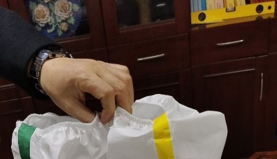 青島三元色服裝臨危受命為前線醫護研發防護靴套