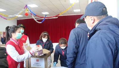 愛心企業為一線公交職工送來“暖心餐”