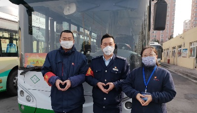 绽放“青岛公交精神” 千万名公交人筑起“安全线”