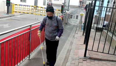 积极防控疫情  小区消毒措施升级