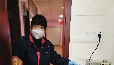 “硬核”公交粉丝赠送近万元消毒机 还送背式喷雾器手持喷壶