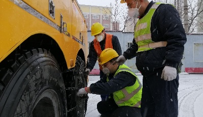 以雪為令 青島公交集團筑起乘客出行“雙保險”