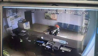 放下錢就走！日照環(huán)衛(wèi)工大爺捐1.2萬！“為白衣天使加一點油”