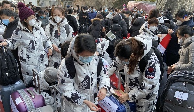 出征！青岛再派两支队伍260余名医护人员驰援武汉