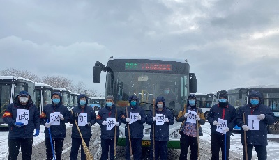 近700辆公交车全方位消毒 公交提醒乘客全程佩戴口罩
