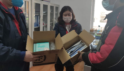 爱心接力让近百个口罩顺利“到家”