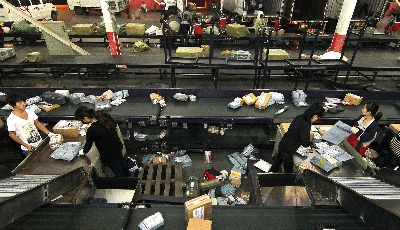 刷新紀錄！2021年全國快遞業(yè)務量突破200億，日均超2.4億件