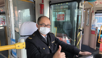 溫馨巴士20年老公交線路 用心打造“標準化” 文明服務車廂