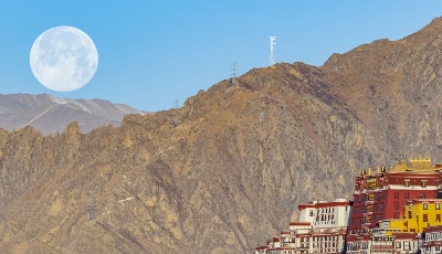 “超級月亮”現天宇