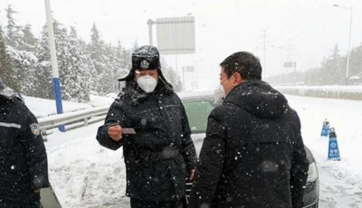 這就是山東|守一線、勇擔當，山東戰“疫”“警”色最美！