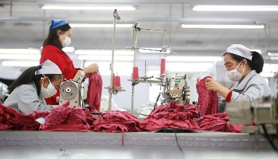 即墨紡織服裝企業趕制訂單拓海內外市場