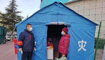 公交志愿者进社区助力抗疫