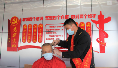 溫馨巴士志愿者一個月為300余名老人愛心義剪