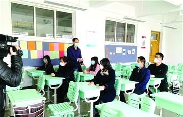 上課單人單桌 午餐改在教室