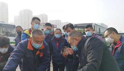 公交驾驶员开展轮胎安全培训 自编顺口溜送给私家车主
