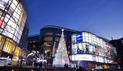 五一假期第二日线上线下齐发力 青岛各大品牌店铺客流量明显增长 