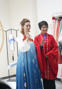 山东多地党政干部直播带货，要抢李佳琦饭碗？