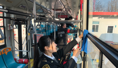 確保乘客乘車安全 持續(xù)做好復(fù)工復(fù)產(chǎn)交通工作  溫馨巴士4000余輛車換季維護(hù) 