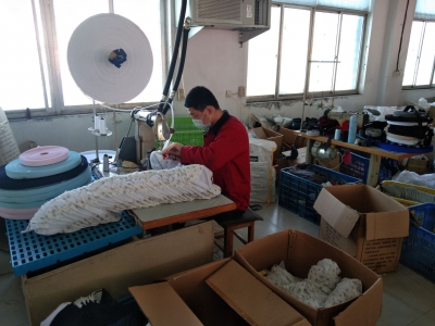 ​胶州：商会党委助力400余家制帽企业化危为机