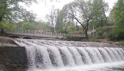 雨后觀景正當時  坐溫馨巴士公交車進山看瀑布