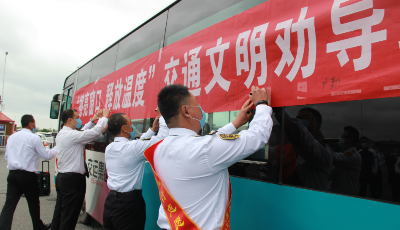 溫馨巴士聯手李滄交警成立“交通文明勸導站”  公交駕駛員組成文明宣導先鋒隊