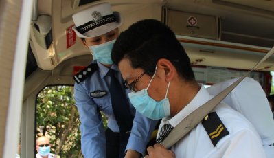 公交駕駛員變身交通警察，近距離接觸“青椒”的日常