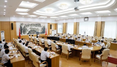 省委理論學習中心組進行集體學習  堅持穩中求進做好“六穩”“六保”工作