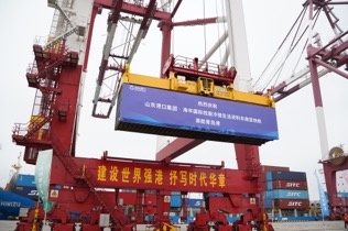 山東省港口集團(tuán)·海豐國(guó)際控股冷鏈生活資料東南亞-青島快航首航青島港