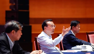 李克強在青島主持召開新增財政資金直接惠企利民工作視頻座談會