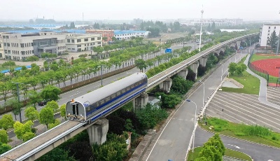 “青島造”時速600公里高速磁浮試驗樣車成功試跑