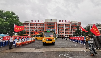 交運(yùn)溫馨校車連續(xù)9年為中考生提供運(yùn)輸保障