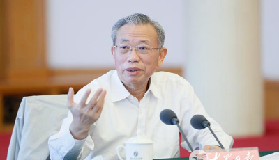 省委理論學習中心組進行集體學習