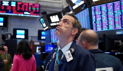 亚马逊跳涨近5.7%，跑赢大盘？！美联储主席发声“踢皮球”！有人警告，没有它，美国经济或面临衰退风险...