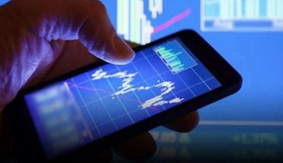 A股再次“见证历史”！而创业板突遇“空袭”！钢铁股逆势走强，透露啥经济信号？