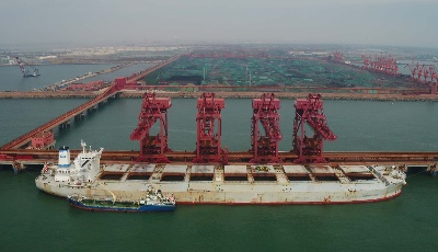 青島海關(guān)進(jìn)出口整體通關(guān)提速 優(yōu)化口岸營商環(huán)境攻堅行動見成效 
