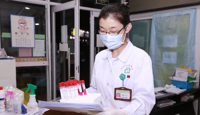 一名核酸檢測(cè)采集員的24小時(shí)??