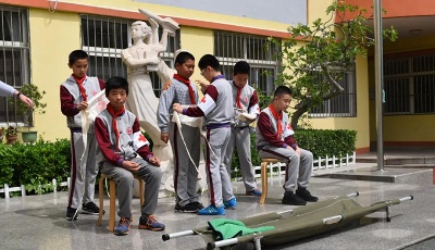 多元主題全員覆蓋  青島北京路小學(xué)組織安全演練提升校園應(yīng)急技能