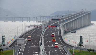 百年青島經(jīng)濟(jì)變遷│乘風(fēng)破浪啟宏圖 結(jié)構(gòu)優(yōu)化著華章