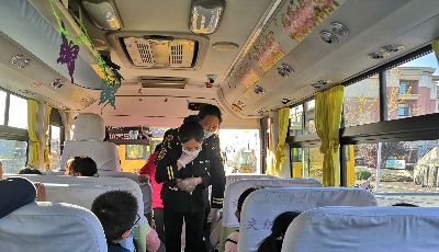 黄岛温馨校车安全培训进车厢