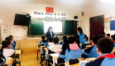 嶗山區(qū)第三屆小學(xué)數(shù)學(xué)名師工作室研討活動(dòng)在中韓小學(xué)舉行