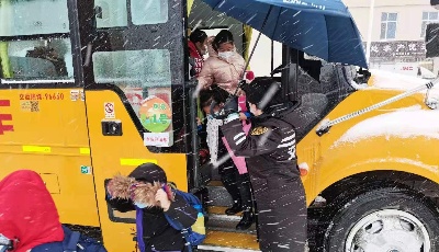 迎战冬雪 护航平安！温馨校车全力以赴保障学生安全