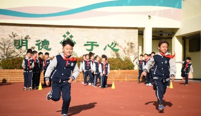    德縣路小學(xué)完成改建啟用 家長(zhǎng)贊嘆“德縣速度”