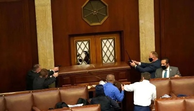 沖破警戒！華盛頓發(fā)生大規(guī)模示威游行！中國(guó)駐美使館發(fā)布重要提醒