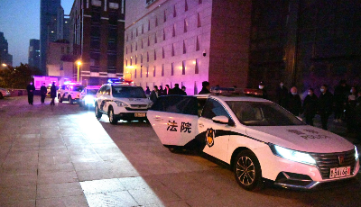 市南法院今晨兵分三路拘傳4名老賴
