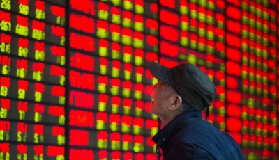 沪指牛年开门红 两市成交破万亿   