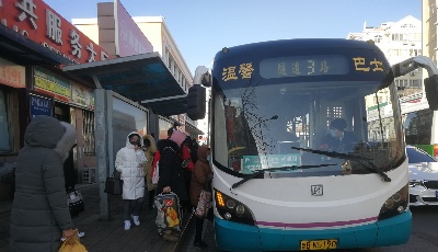 就地过年留青人员增加 温馨巴士增班次助力市民出行