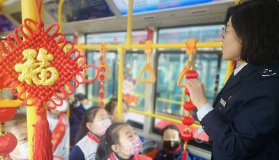 暖心！小學生“車廂”送祝福，貼心熬制姜糖水